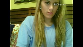 amateur girl play p9rnhub on webcam 4 