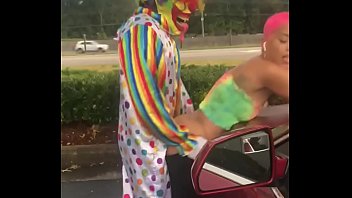 gibby the clown fucks jasamine banks outside in peliculas xxc broad daylight 