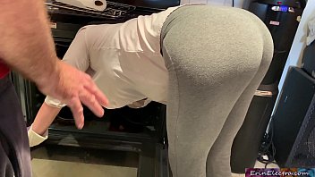 stepmom is horny and stuck in xxxsexporn the oven - erin electra 