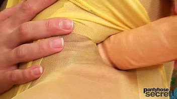 skinny teen filthy nylon tights femme qui se masturbe pantyhose fingering 