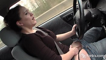 sexy lou driving and rubbing redtu e her wet pussy 